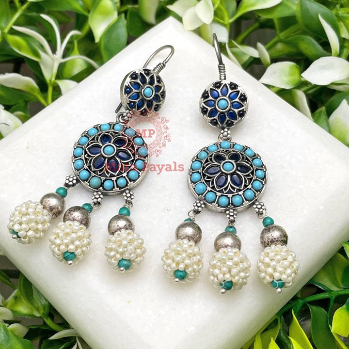 Appealing Floral Bluey Silver Earing