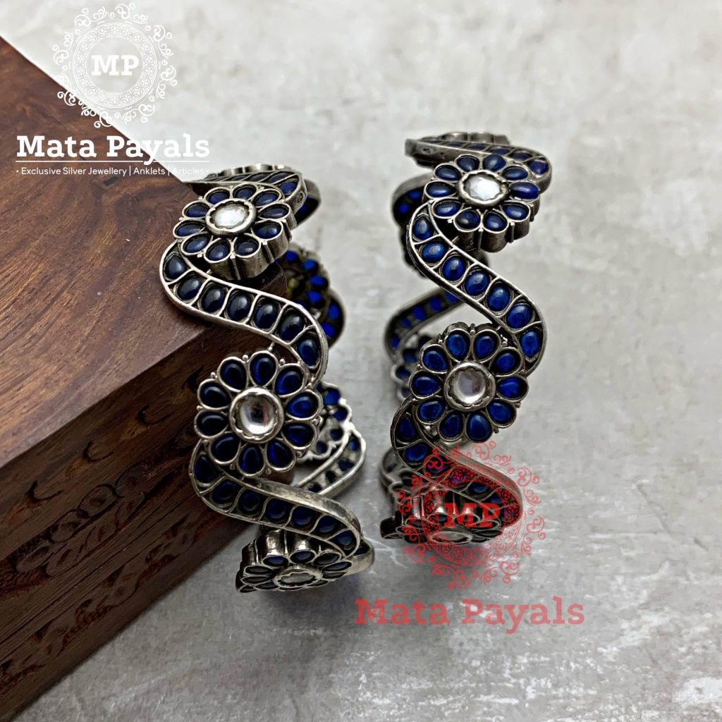 Beaming Blue Floral Oxidised Bangle