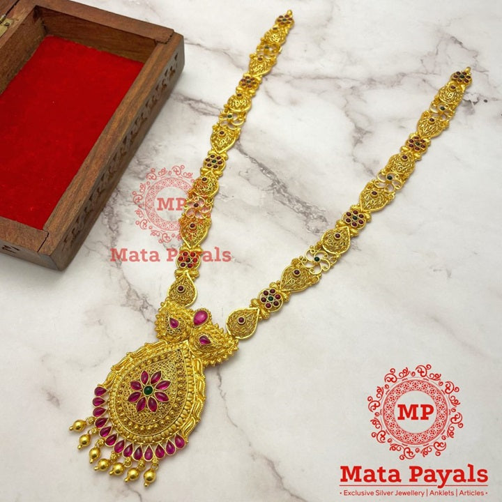 Beautifully Carved Floral Leafy Necklace