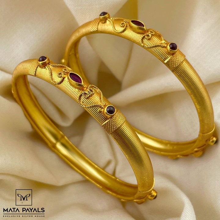 Ethnical Gold Polish Bangle