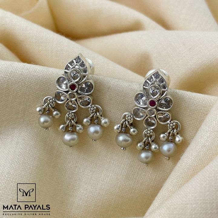 Exquisite Zircon Stud
