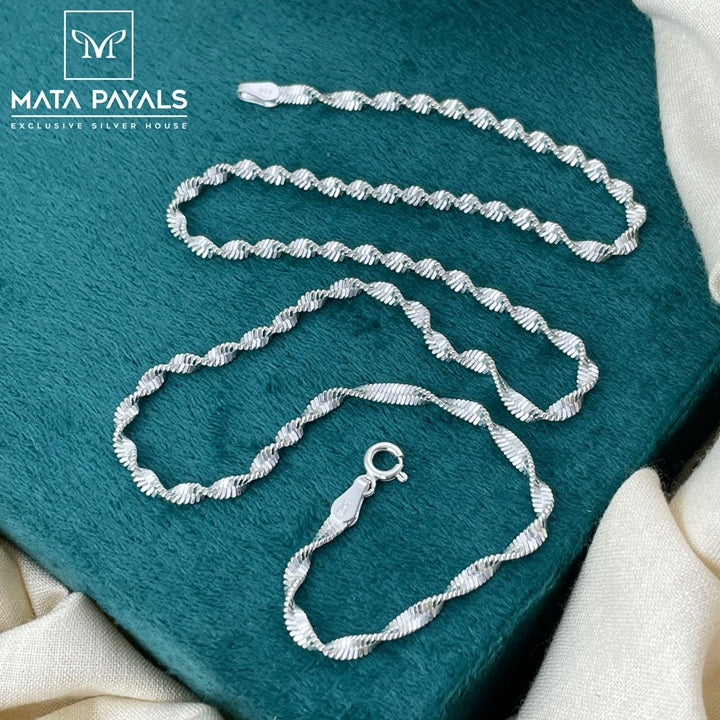 Twisted Neckchain