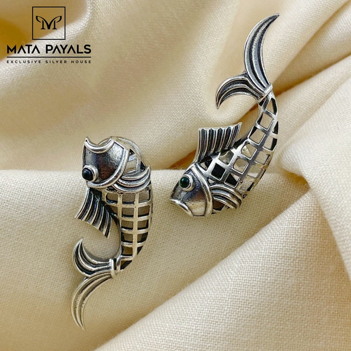 Pretty Oxidised Fish Stud
