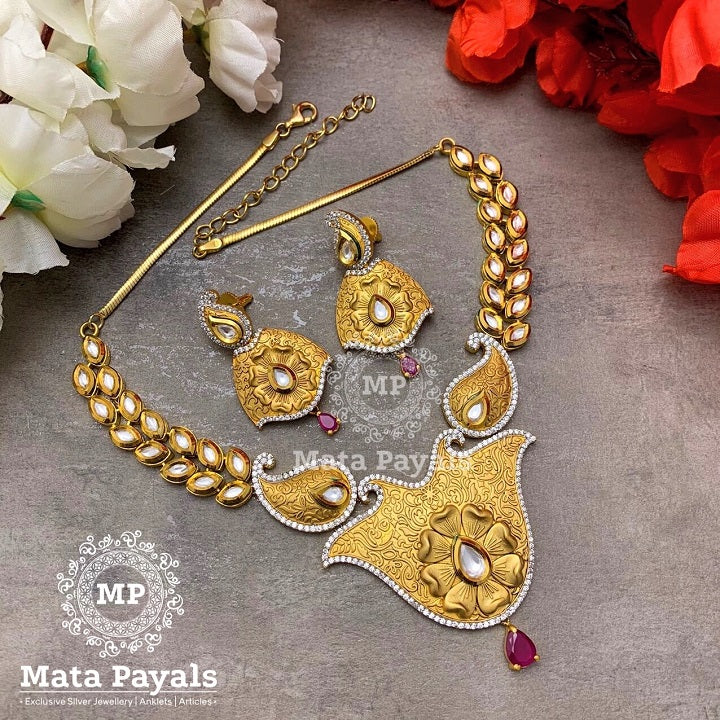 Dynamic Filigree Kundan Necklace Set