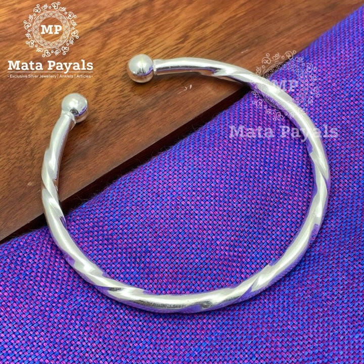 Elate Parallel Striped Silver Kada