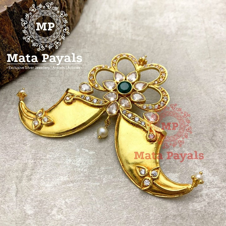 Exquisite Puligoru Floral Pendant