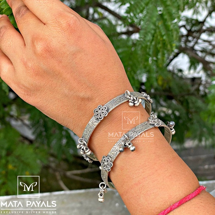 Floral Oxidised Silver Bangle