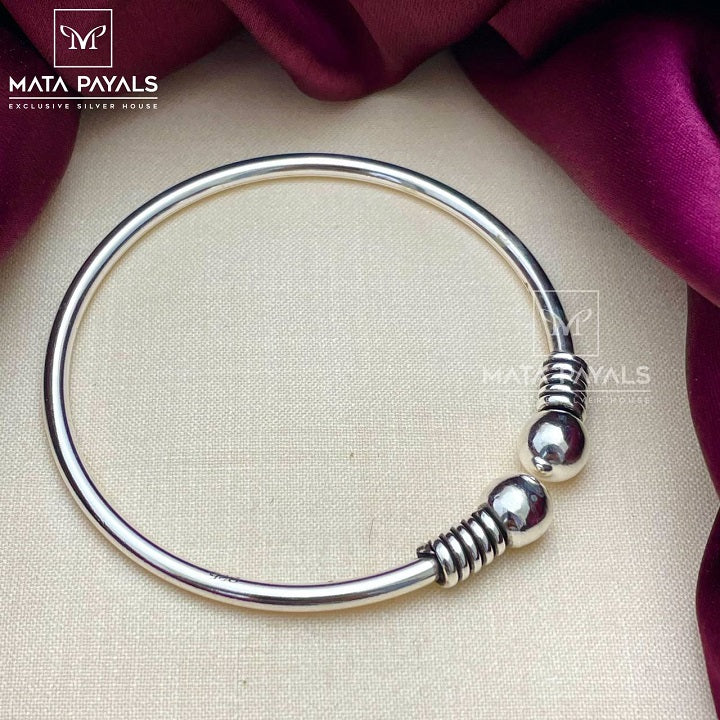 Fulgent Oxidised Silver Kada
