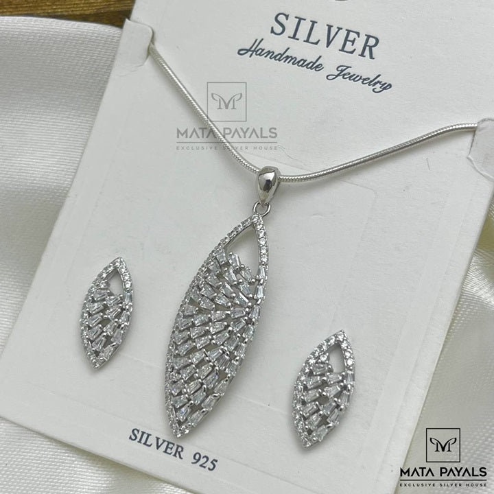 Glossy Zircon Silver Pendant Set