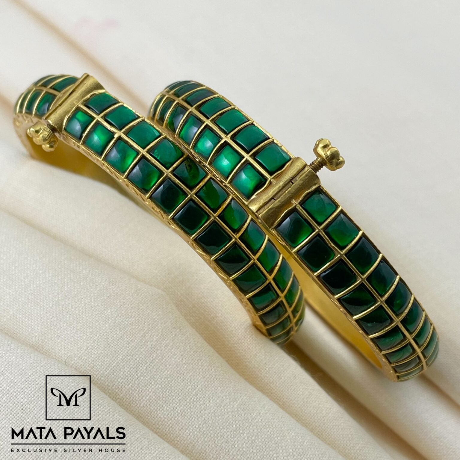 Grand Green Kundan Bangle