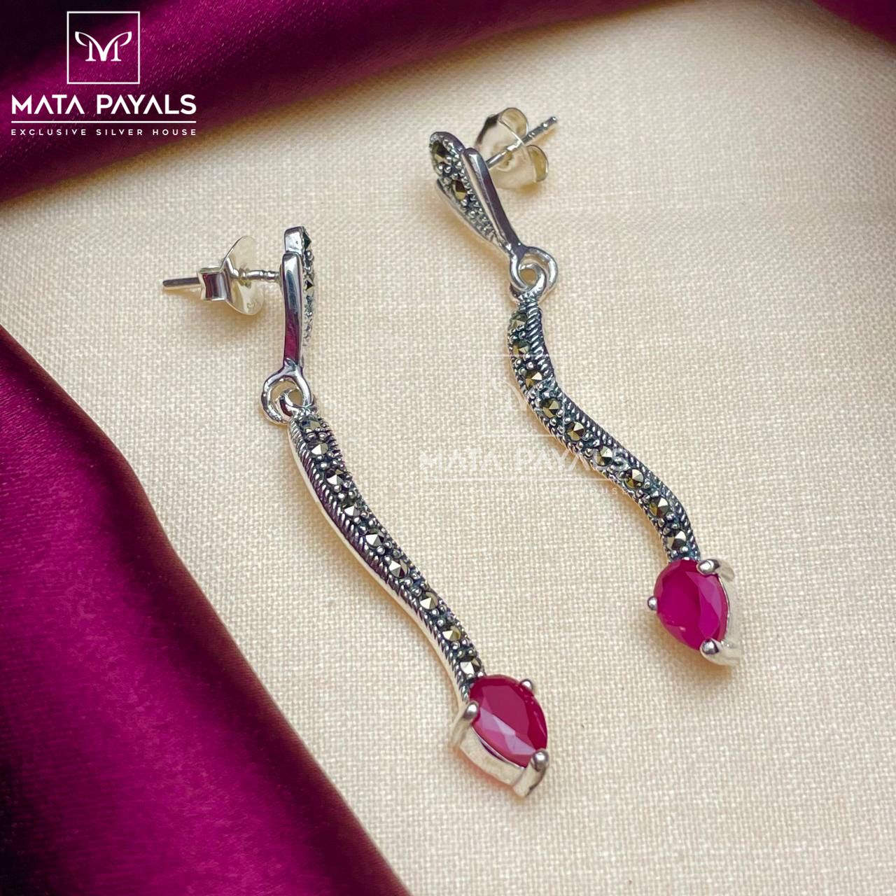 Impressive Wavy Oxidised Earring