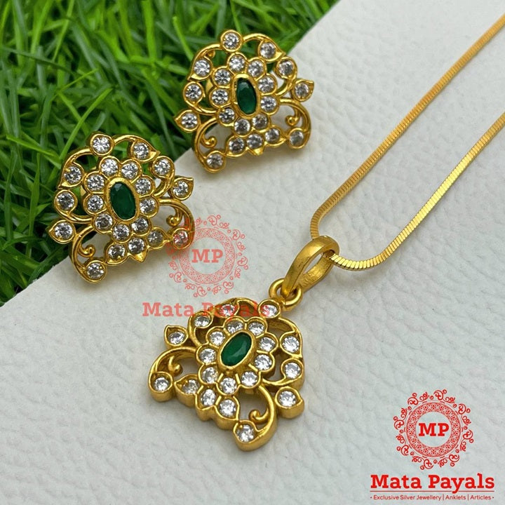 Mesmeric Floral Gold Plated Pendant Set