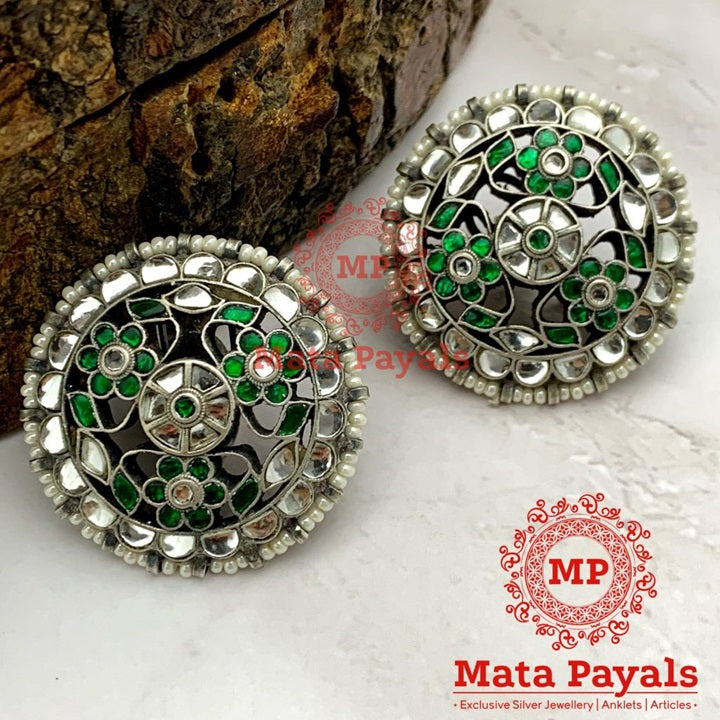 Mesmeric Floral Kundan Oxidised Stud
