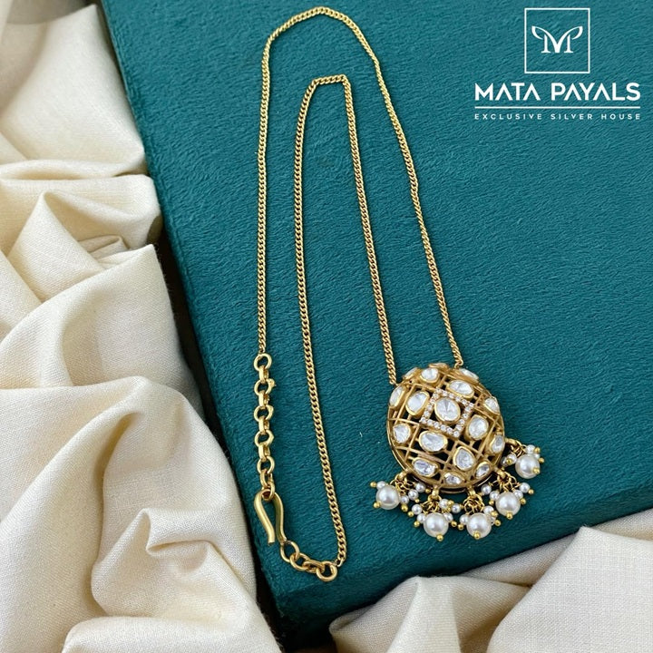 Elegant Moissanite Pendant Chain