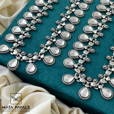 Elegant Oxidised Legchain