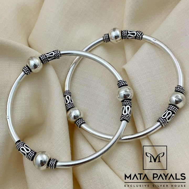 Noteworthy Oxidised Bangles