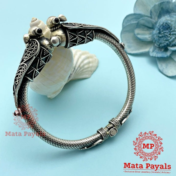 Parrot Tribal Oxidised Kada