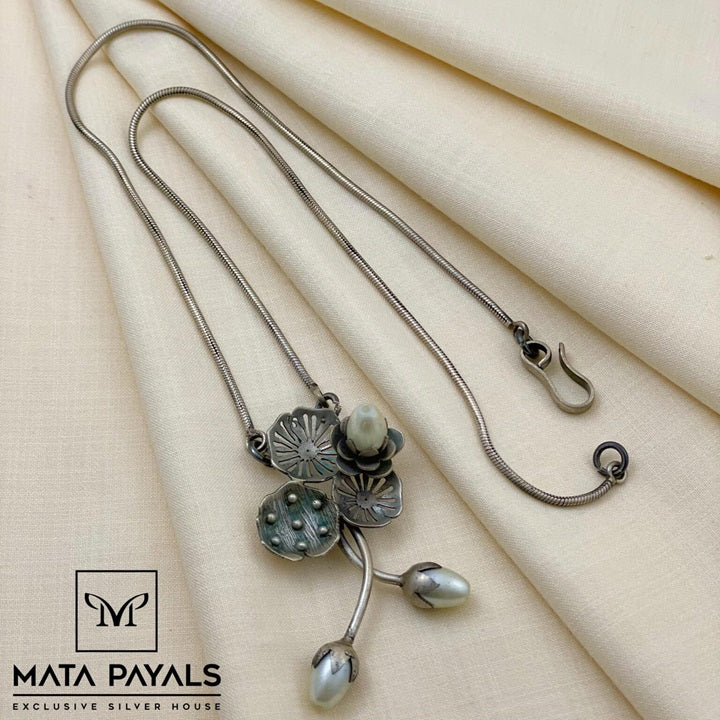 Pearl Floral Necklace