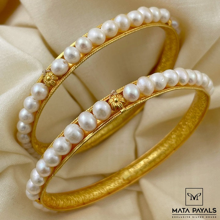 Eccentric Pearl Bangle