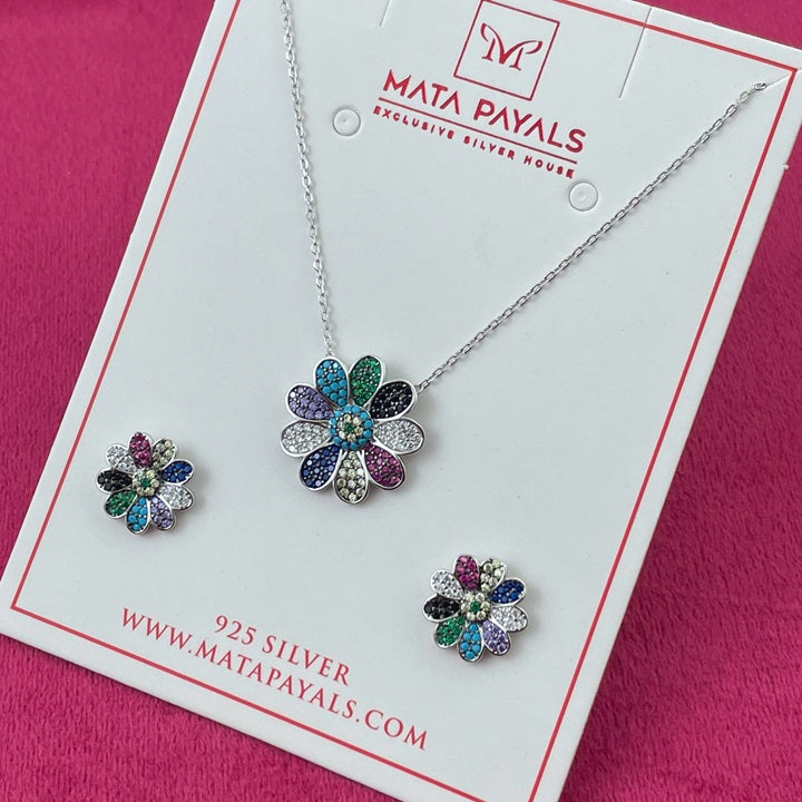 Artistic Floral Pendant Set