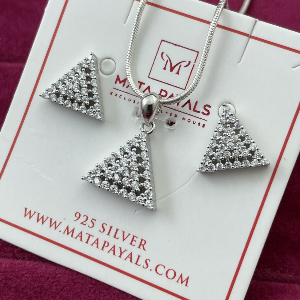 Peramid Design Pendantset