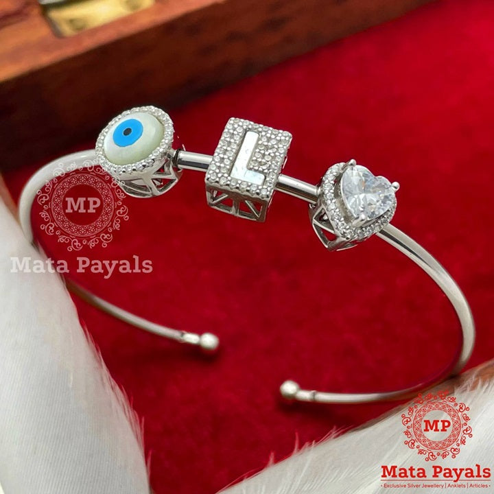 Ravishing ‘L’ Alphabet Silver Kada