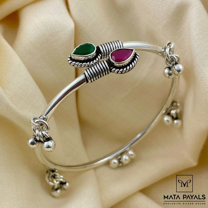 Trendy Red And Green Kada