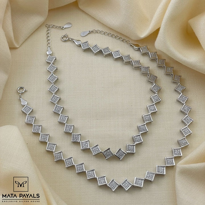 Impressive Zircon Anklet