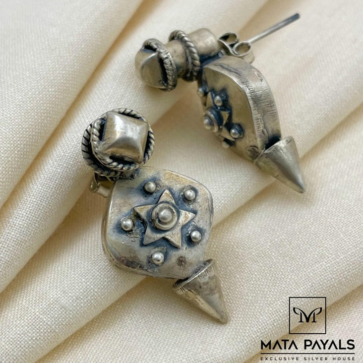 Simple Tribal Oxidised Stud