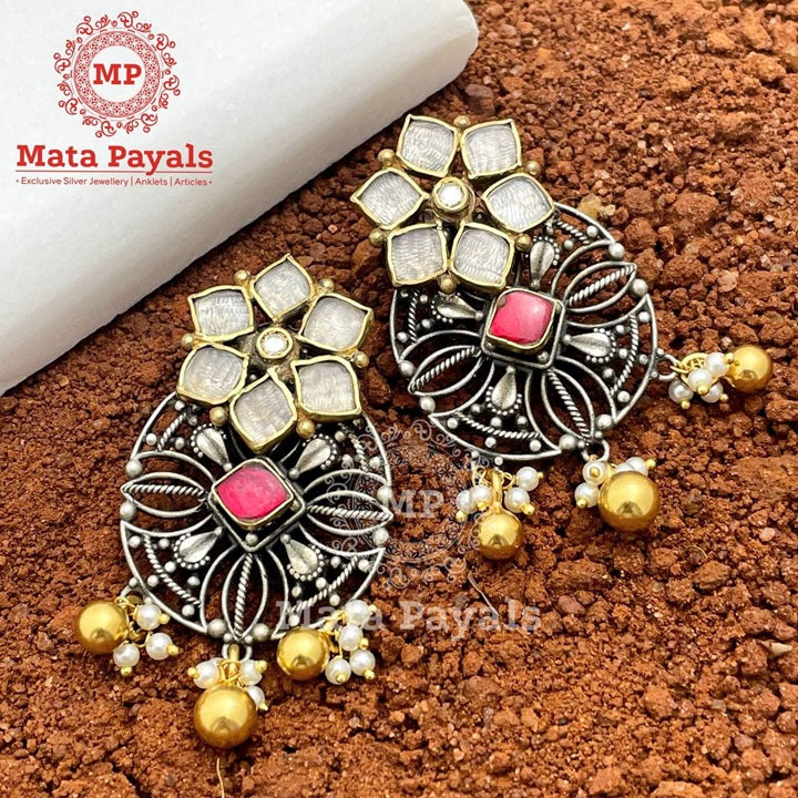 Spectacular Kundan Dual Tone Oxidised Stud