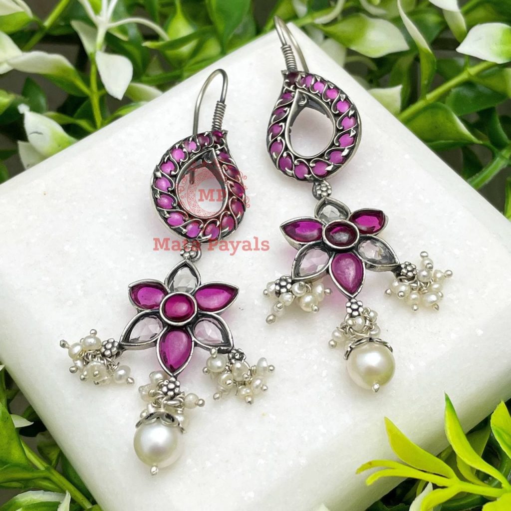 Stunning Floral Leaf Earring