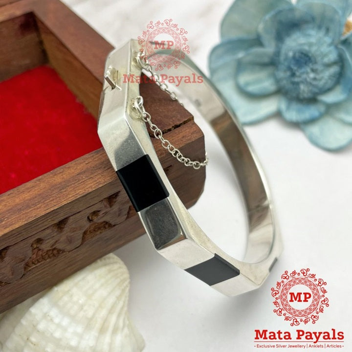 Trendy Black Enamel Openable Kada