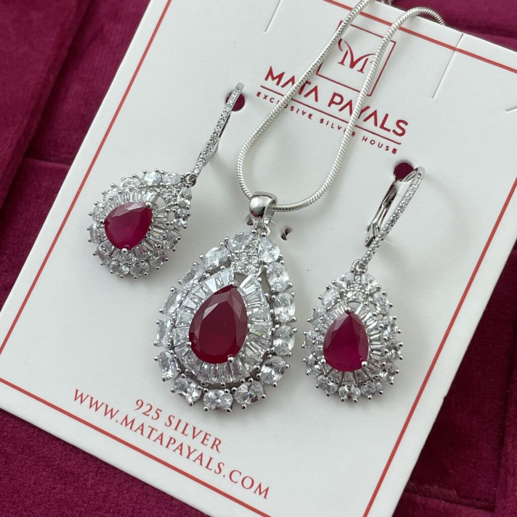Trendy Pendant Set